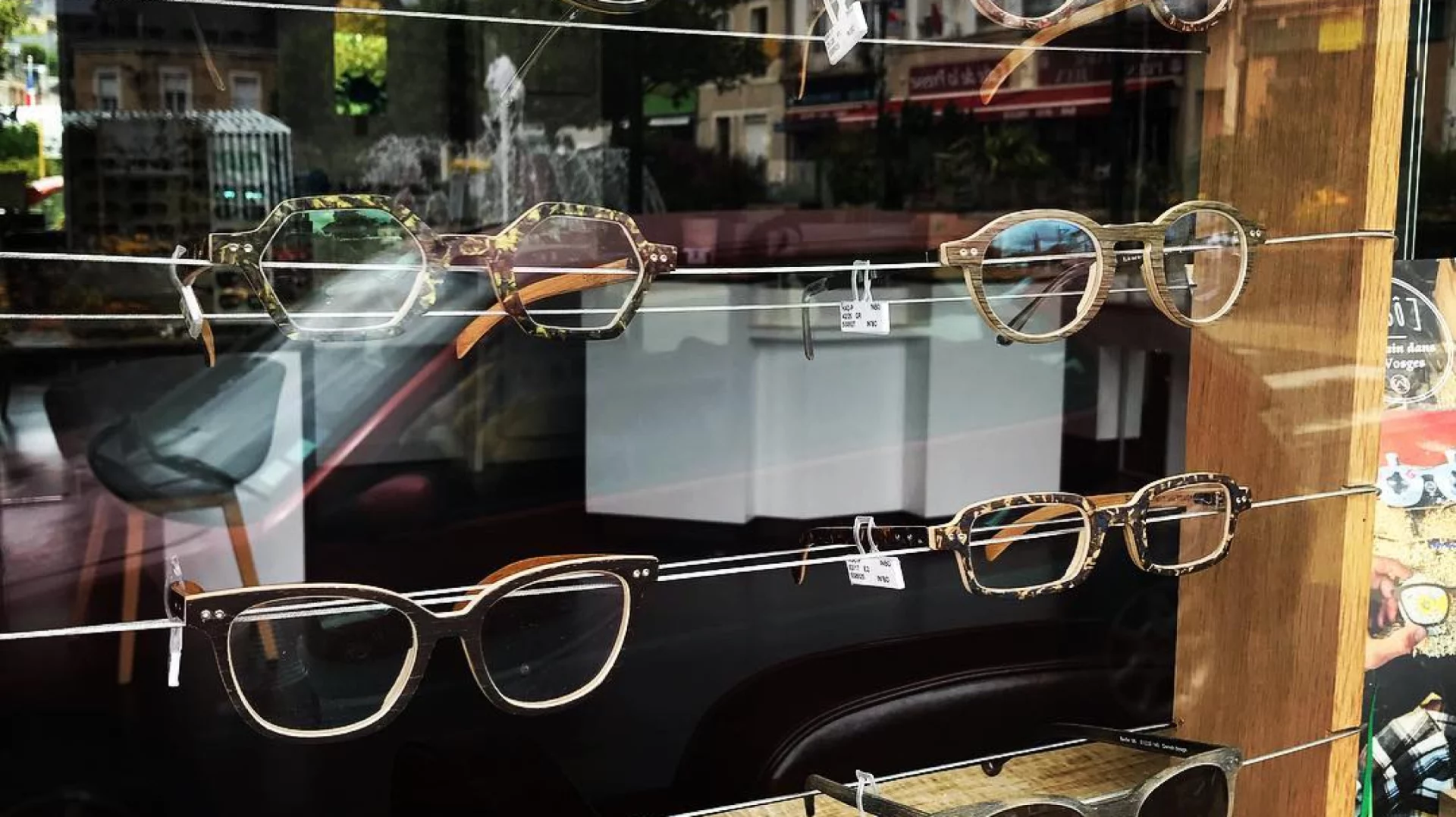 Opticien à Sillé-le-Guillaume offrant des lunettes et lentilles adaptées.